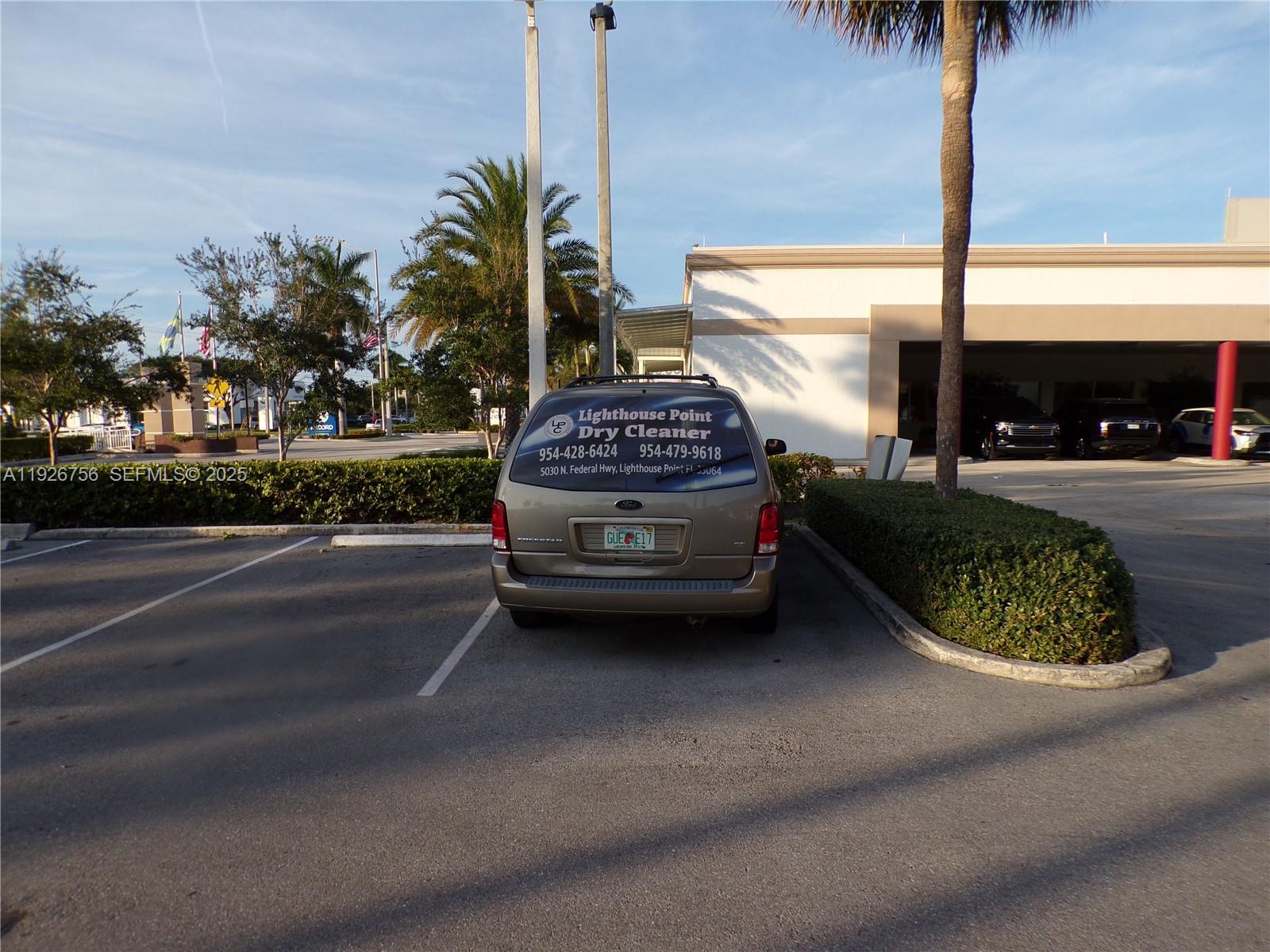   /   sq. ft. $ 2025-12-08 0 foto