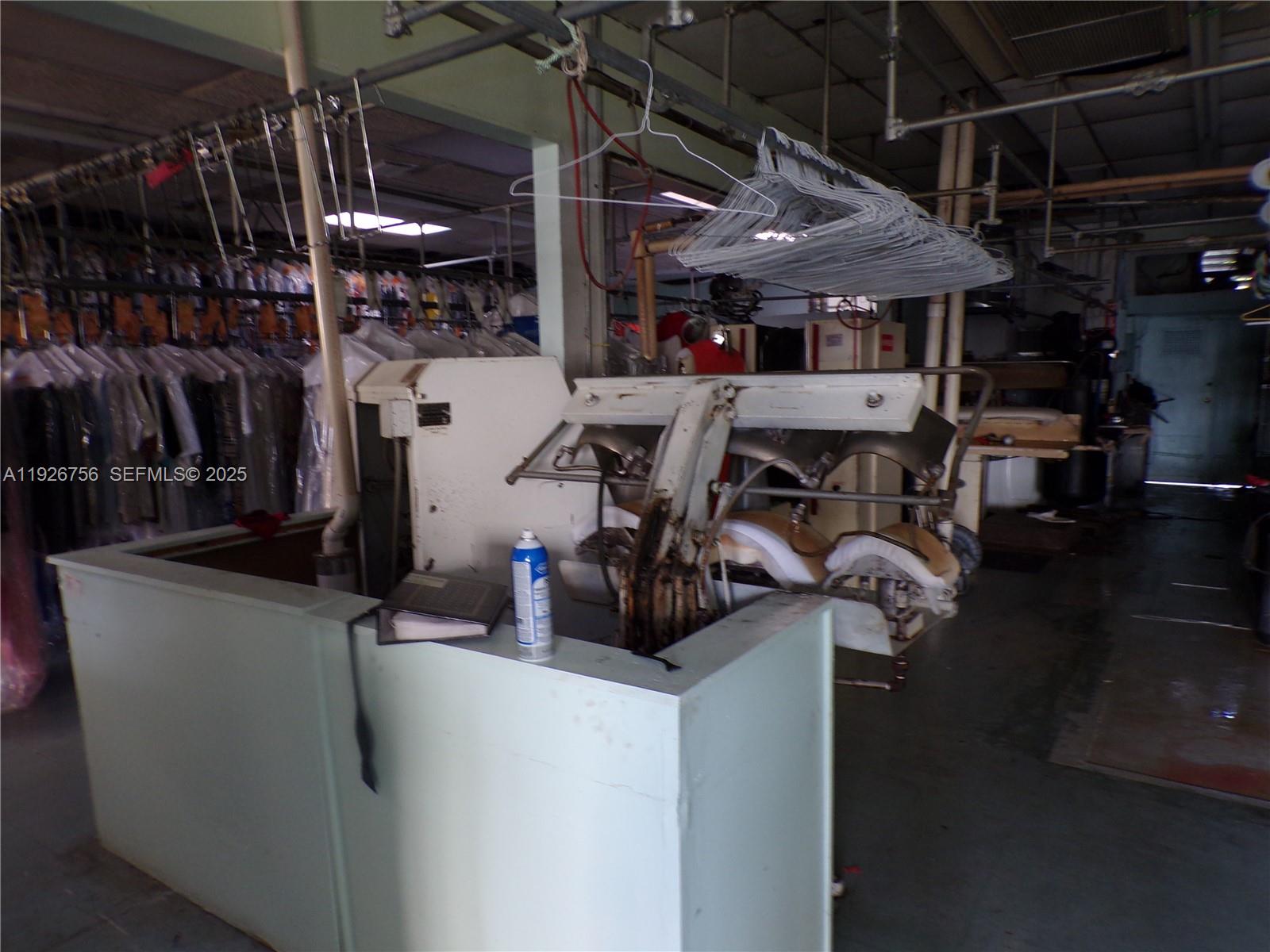   /   sq. ft. $ 2025-12-08 0 foto