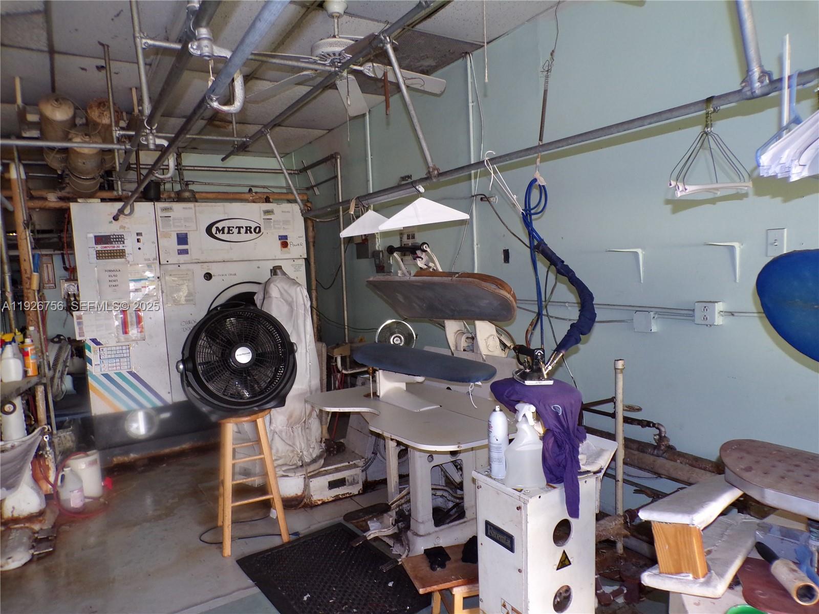   /   sq. ft. $ 2025-12-08 0 foto