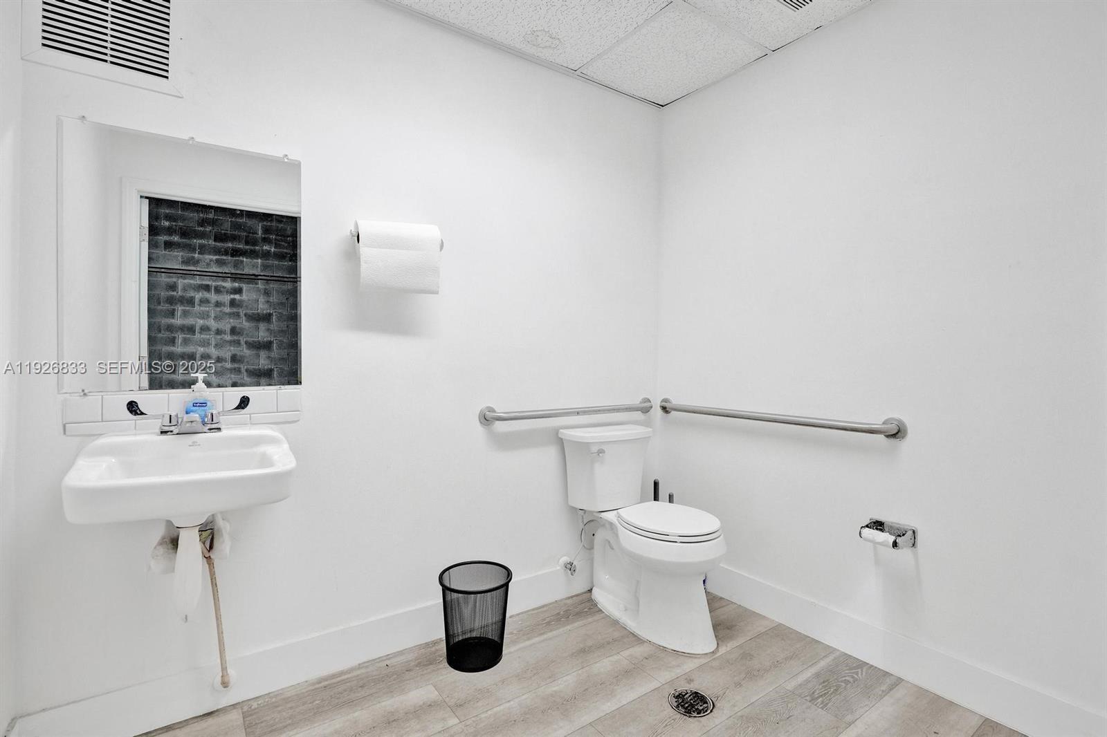 C24  /   кв.футов $ 2025-12-08 0 Фото