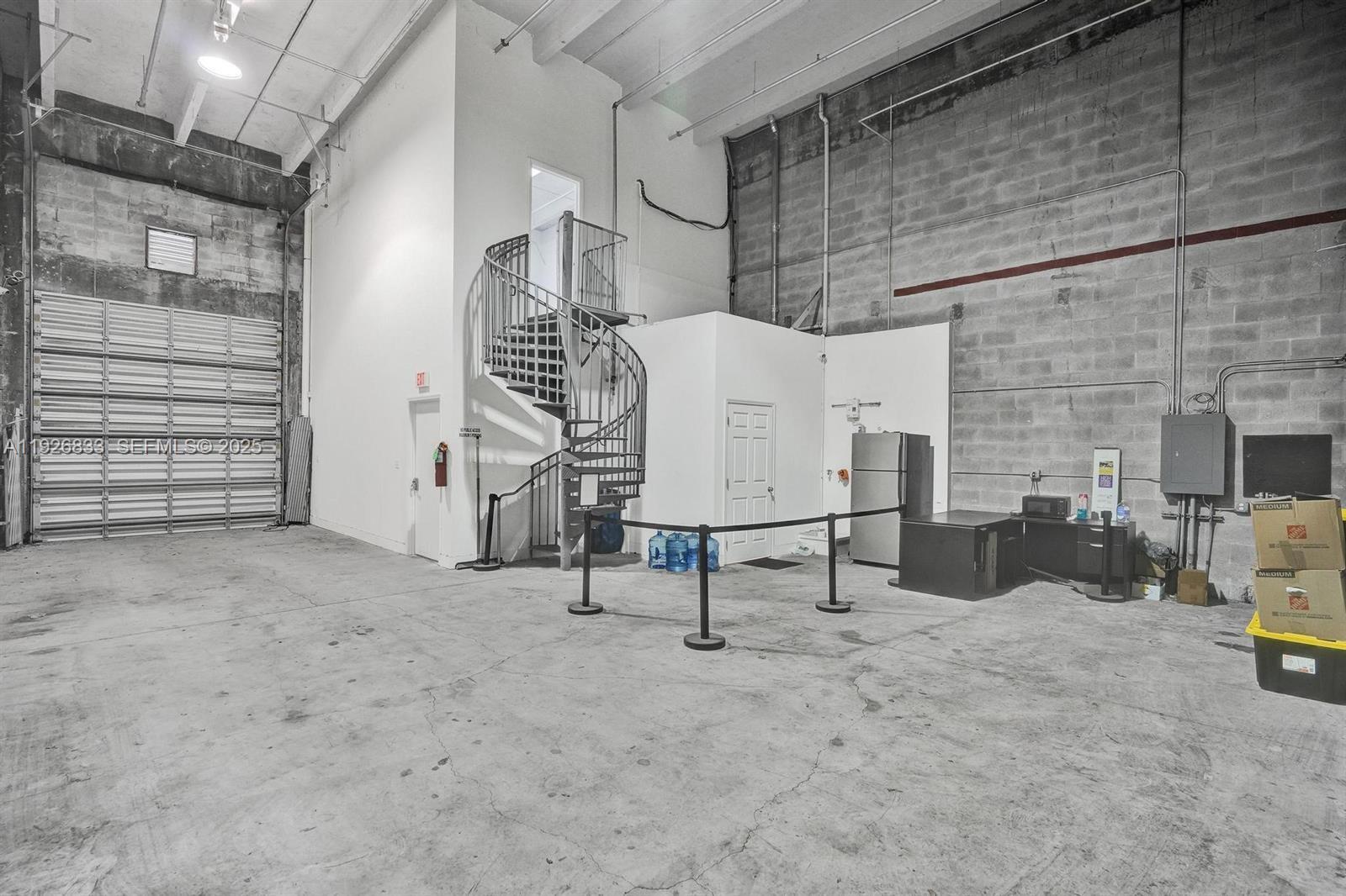 C24  /   кв.футов $ 2025-12-08 0 Фото