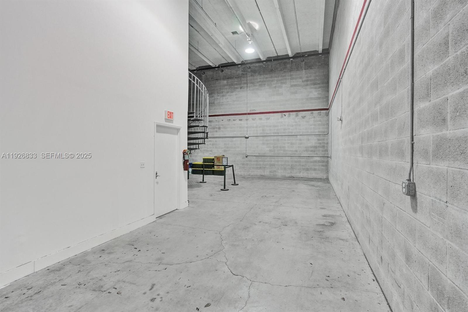 C24  /   кв.футов $ 2025-12-08 0 Фото