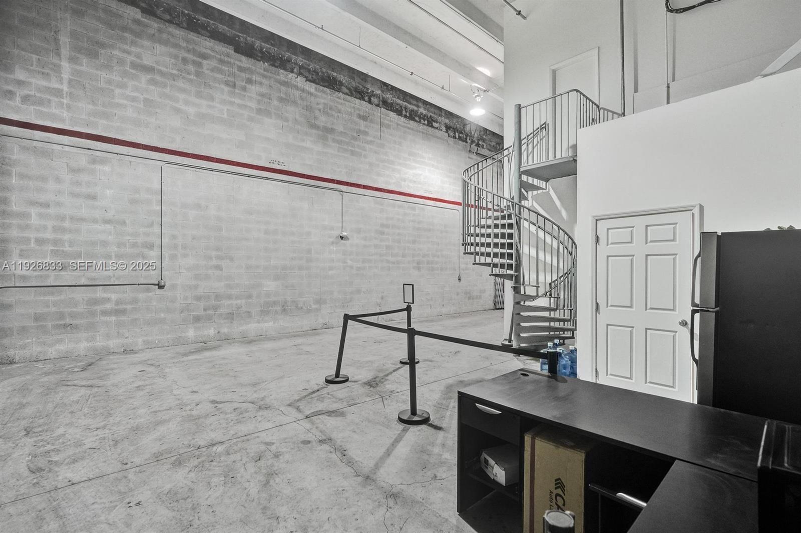 C24  /   кв.футов $ 2025-12-08 0 Фото