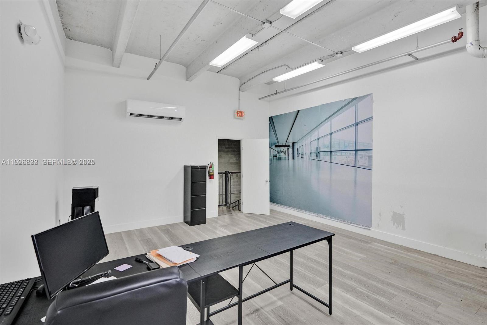 C24  /   кв.футов $ 2025-12-08 0 Фото