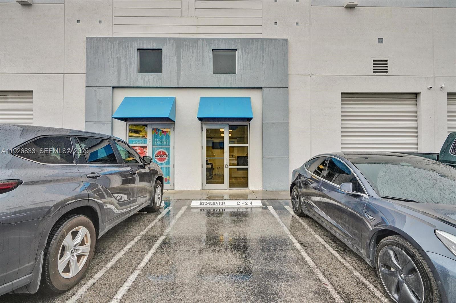 C24  /   кв.футов $ 2025-12-08 0 Фото