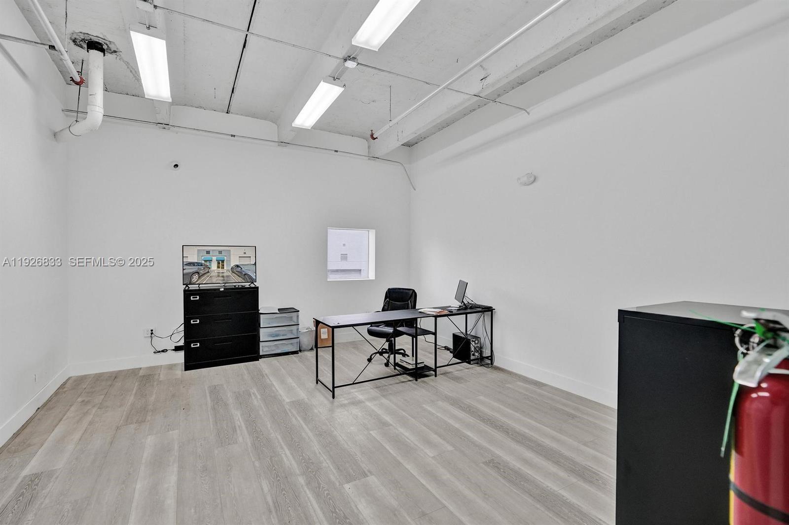 C24  /   кв.футов $ 2025-12-08 0 Фото