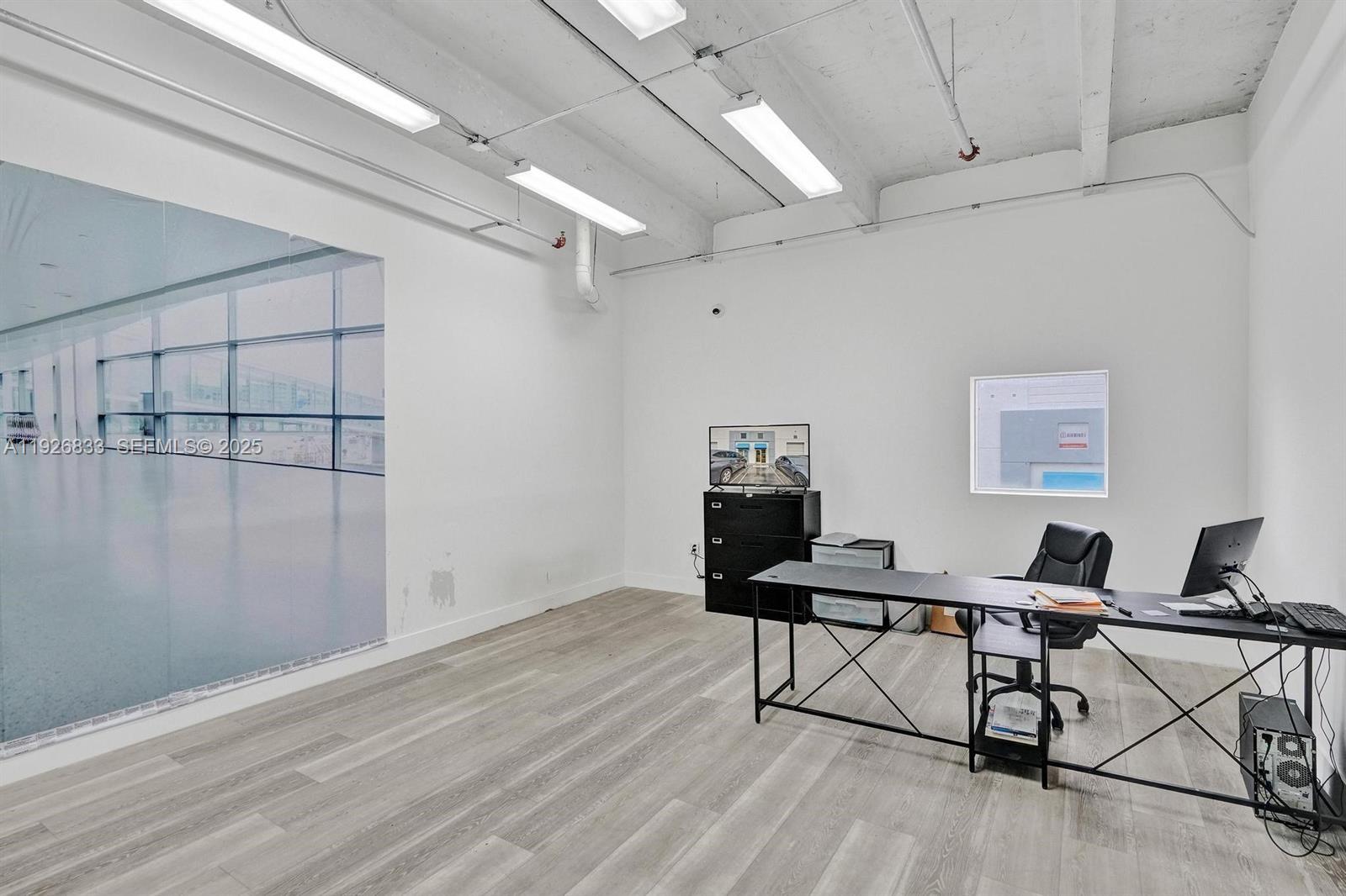 C24  /   кв.футов $ 2025-12-08 0 Фото