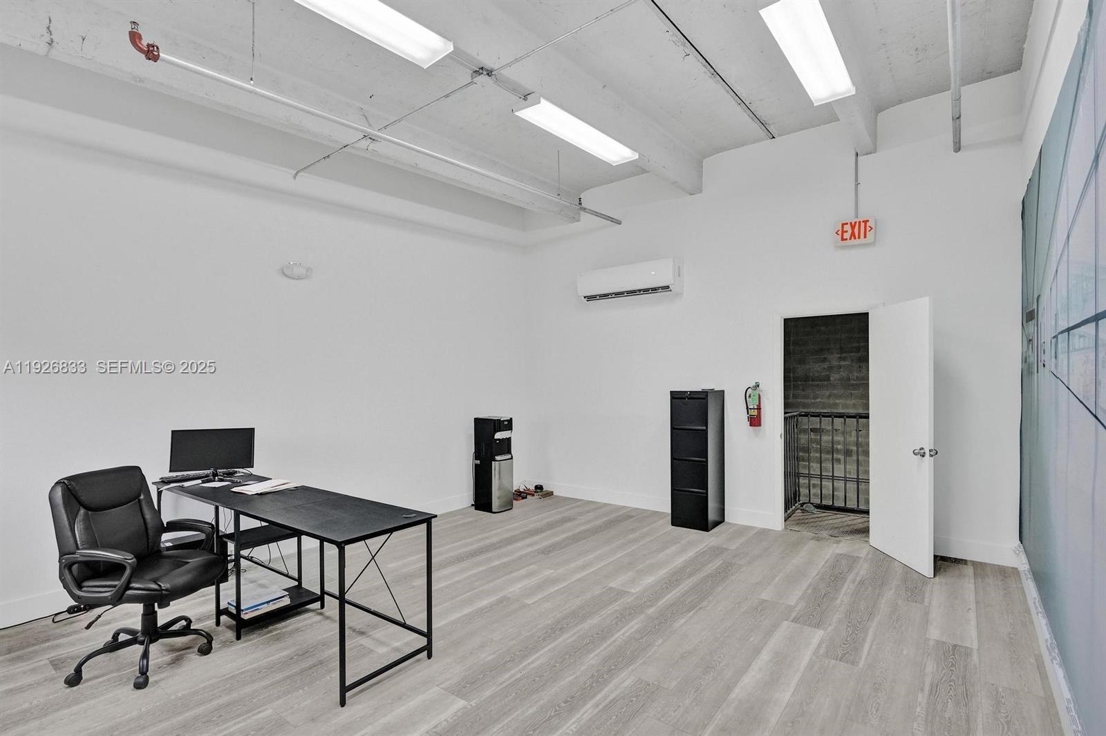 C24  /   кв.футов $ 2025-12-08 0 Фото