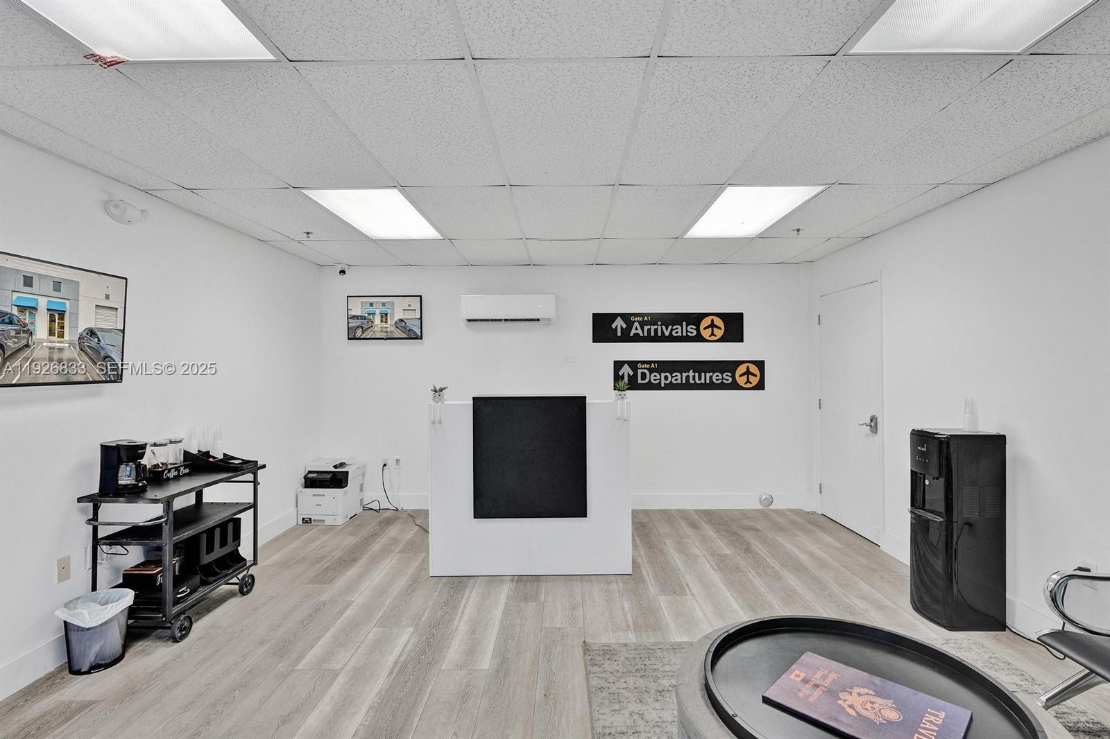 C24  /   кв.футов $ 2025-12-08 0 Фото