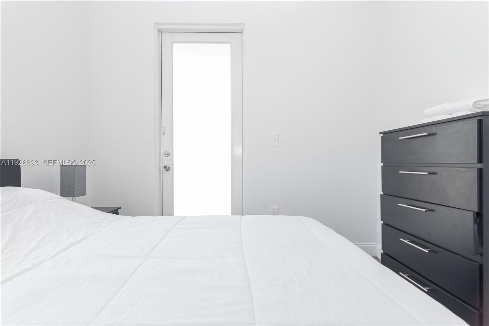 See details / 4248 sq. ft. $ 2025-12-08 0 Photo