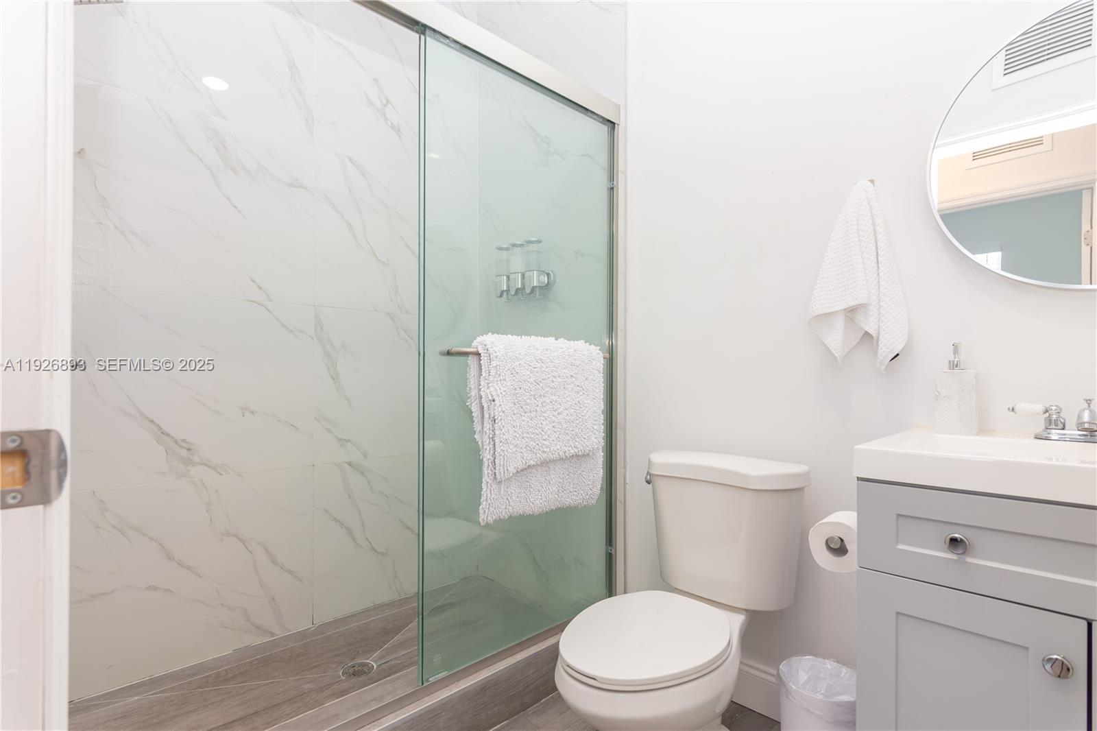 See details / 4248 sq. ft. $ 2025-12-08 0 Photo