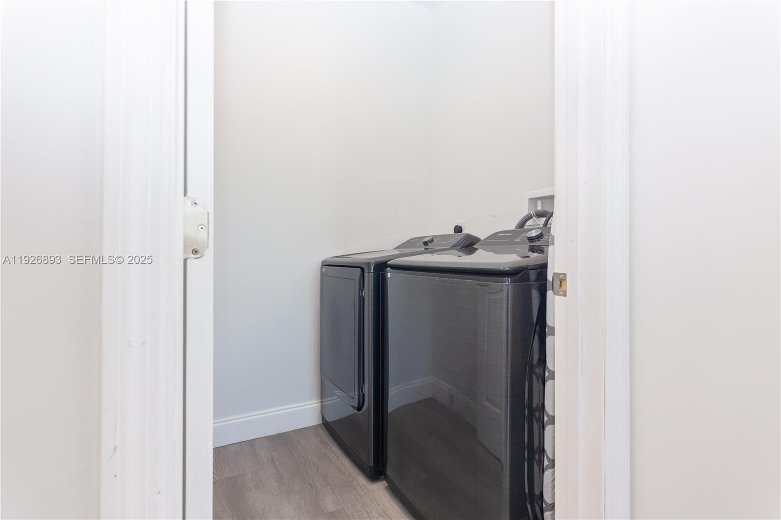 See details / 4248 sq. ft. $ 2025-12-08 0 Photo