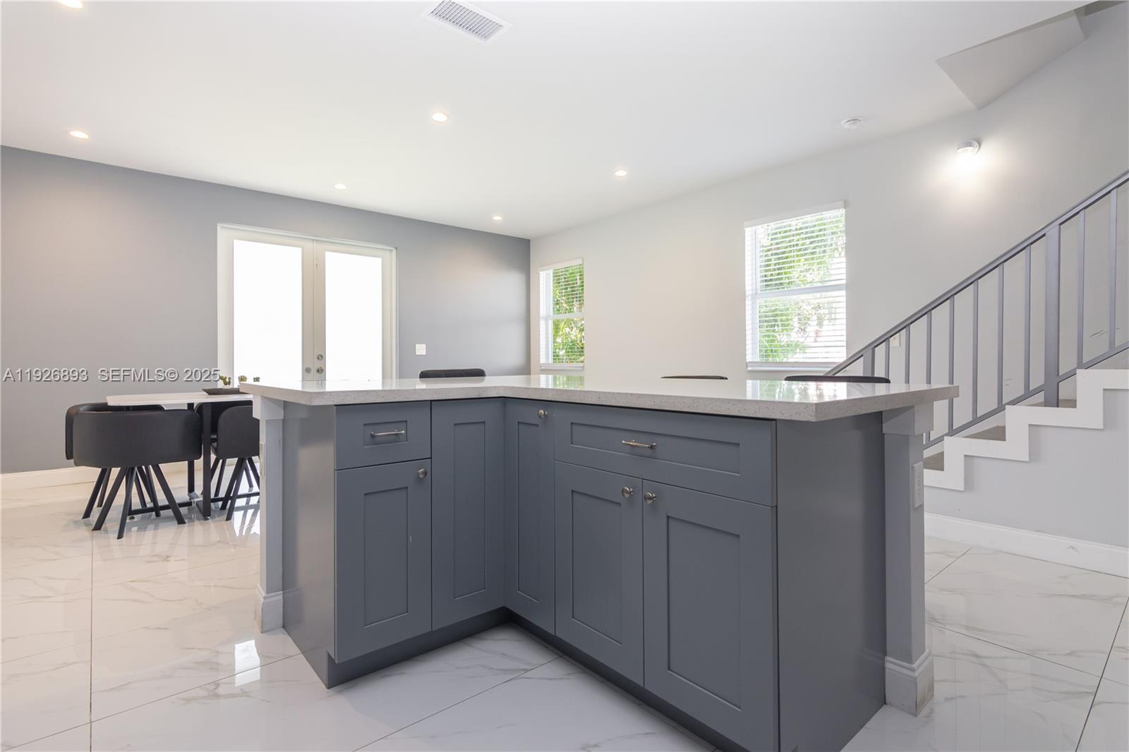 See details / 4248 sq. ft. $ 2025-12-08 0 Photo