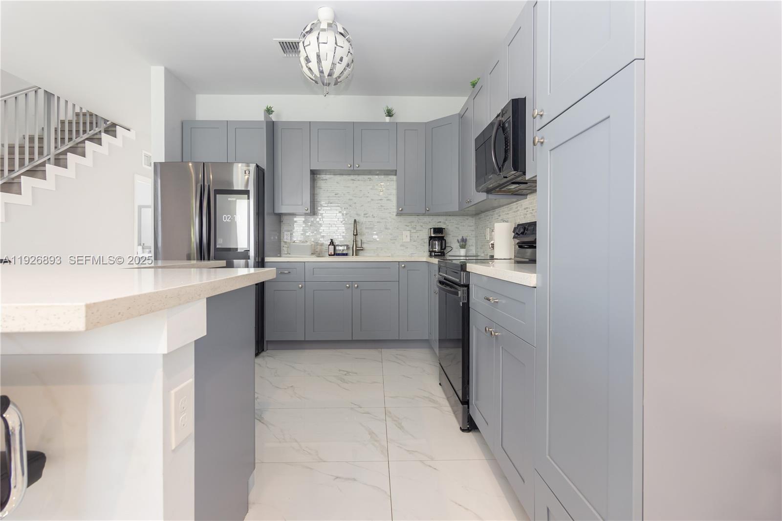 See details / 4248 sq. ft. $ 2025-12-08 0 Photo