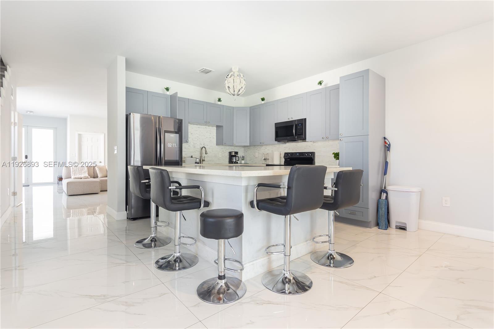 See details / 4248 sq. ft. $ 2025-12-08 0 Photo