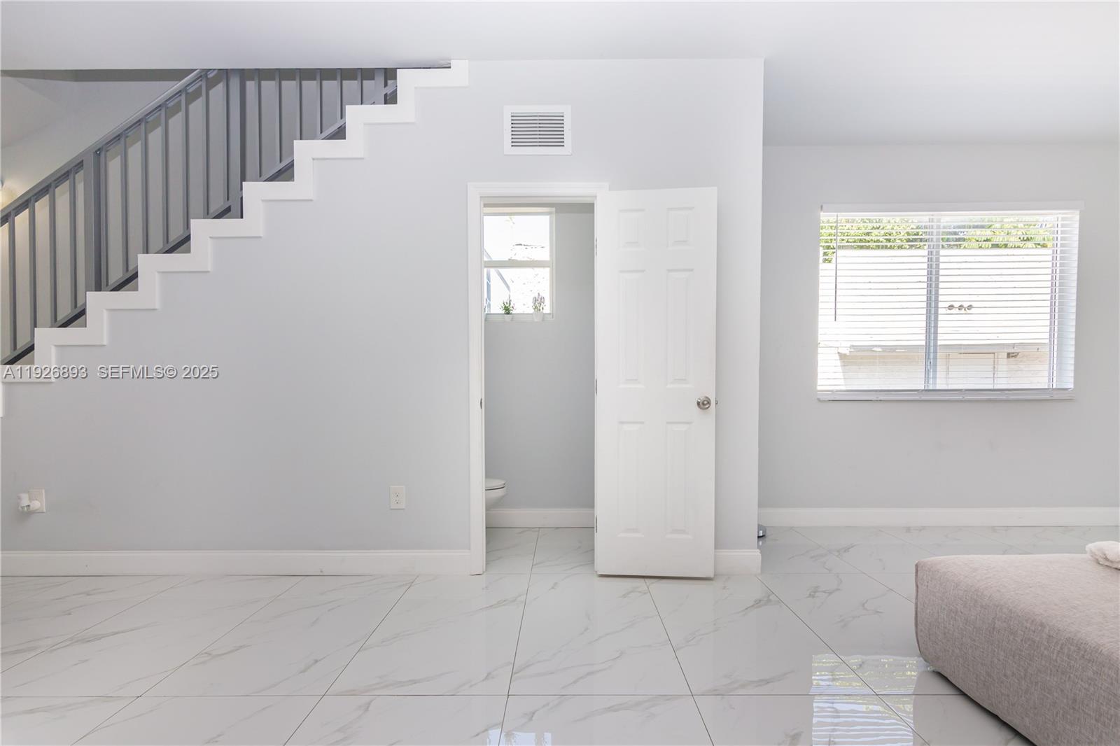 See details / 4248 sq. ft. $ 2025-12-08 0 Photo