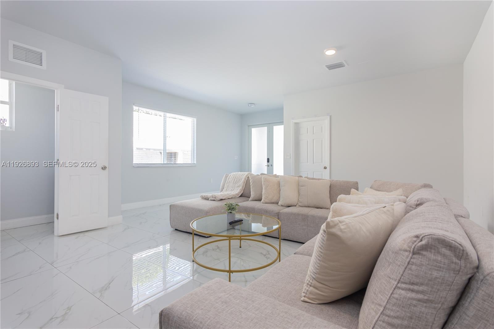 See details / 4248 sq. ft. $ 2025-12-08 0 Photo