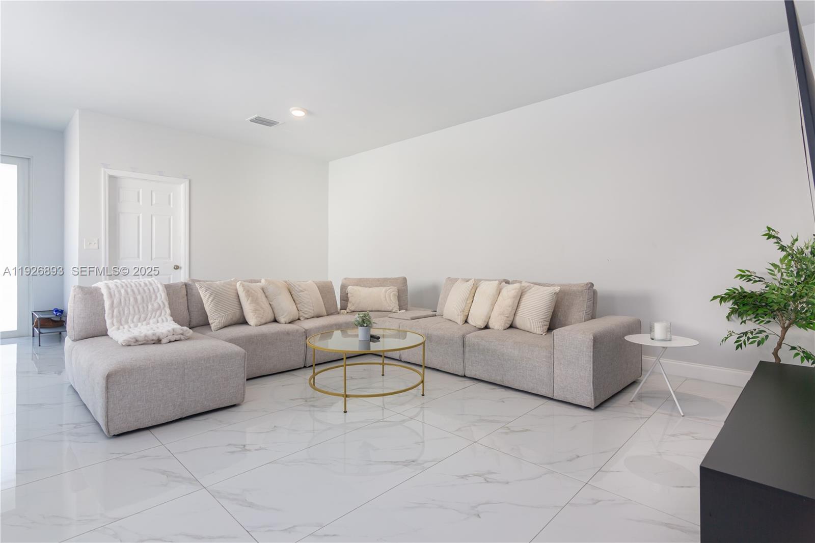 See details / 4248 sq. ft. $ 2025-12-08 0 Photo