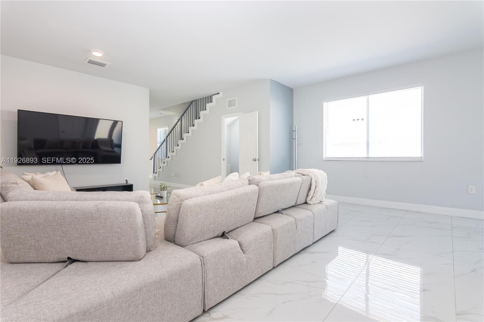 See details / 4248 sq. ft. $ 2025-12-08 0 Photo