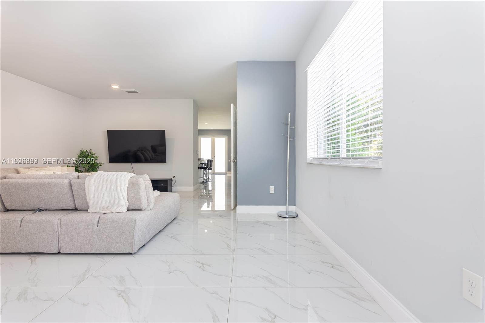 See details / 4248 sq. ft. $ 2025-12-08 0 Photo