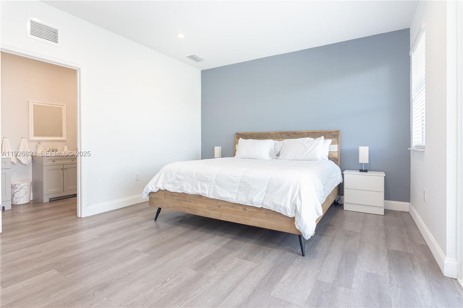 See details / 4248 sq. ft. $ 2025-12-08 0 Photo