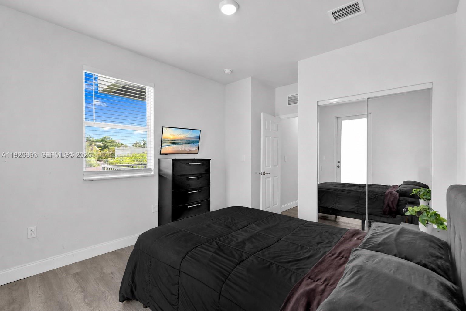 See details / 4248 sq. ft. $ 2026-06-02 0 Photo