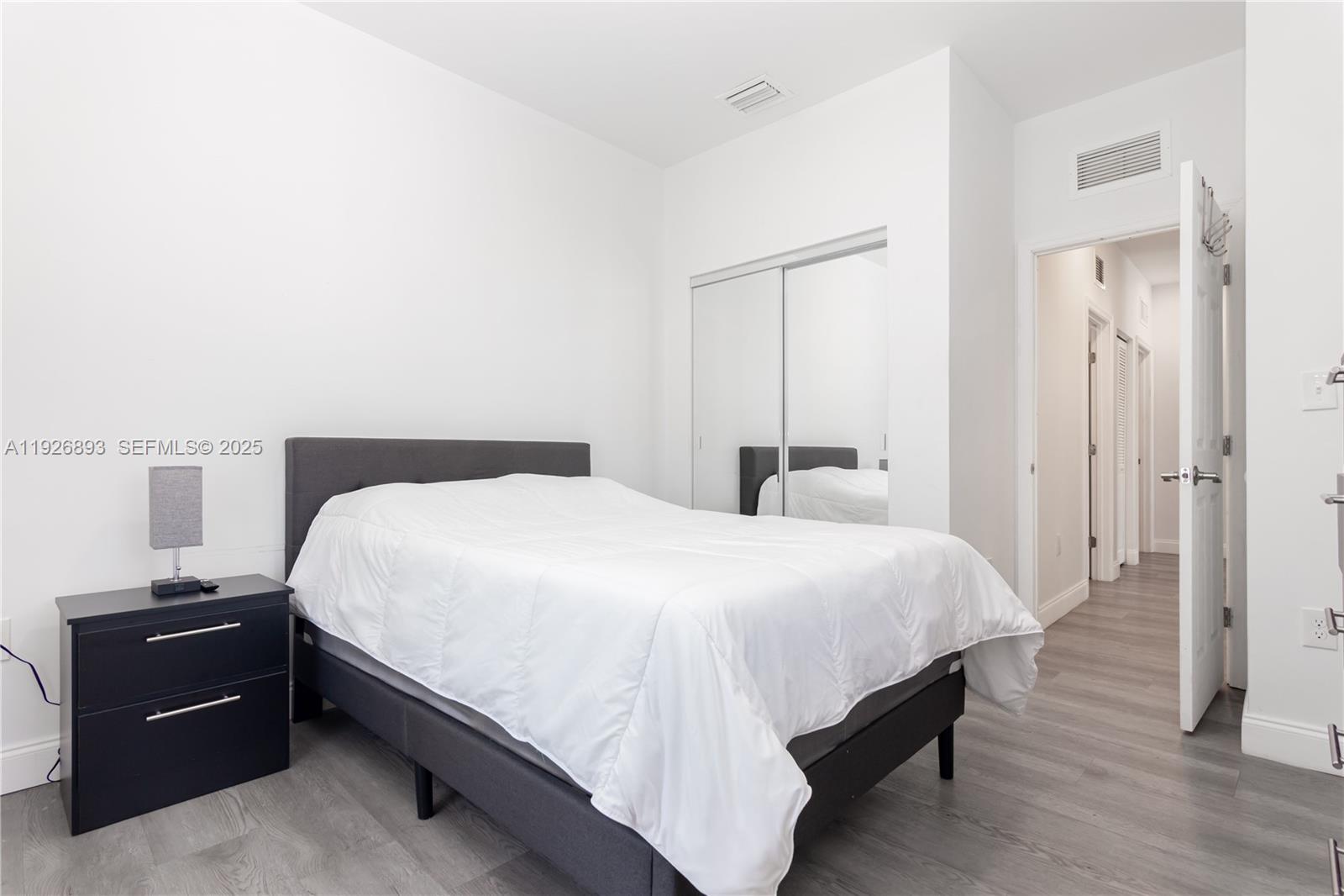 See details / 4248 sq. ft. $ 2025-12-08 0 Photo