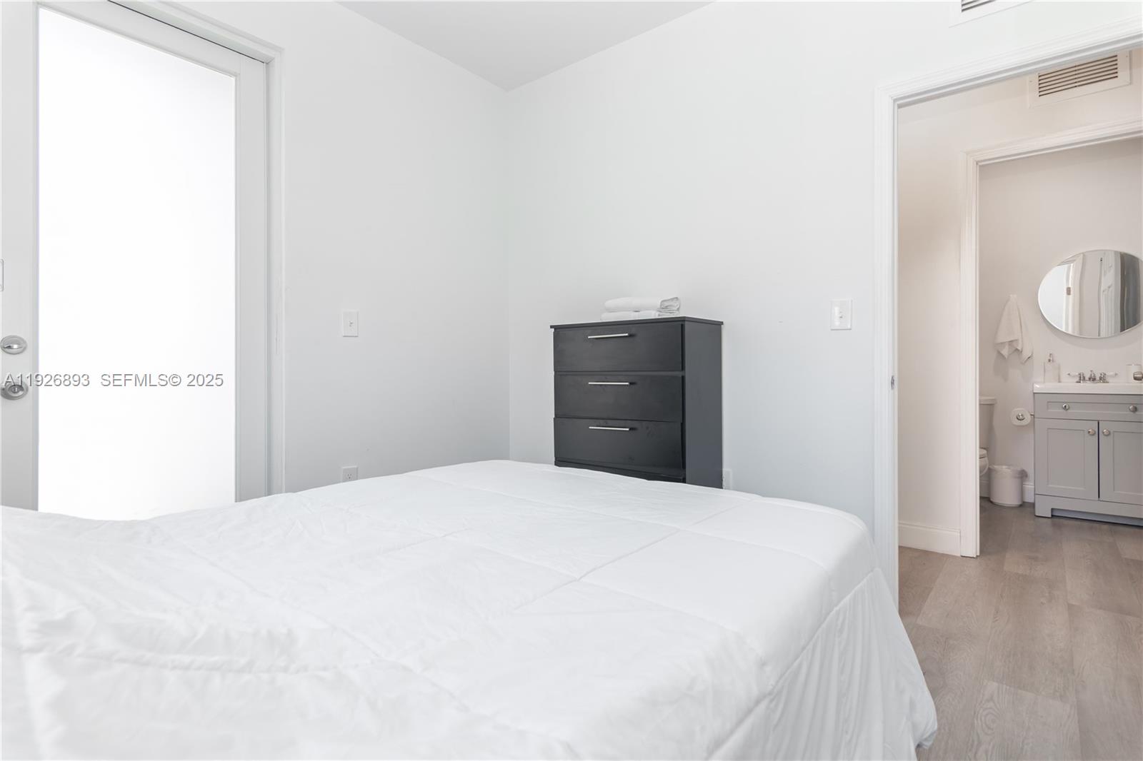 See details / 4248 sq. ft. $ 2025-12-08 0 Photo