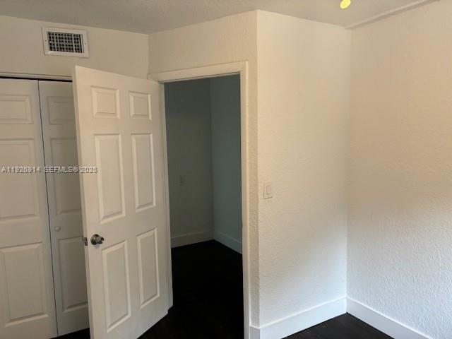 See details / 1942 sq. ft. $ 2025-12-08 0 Photo