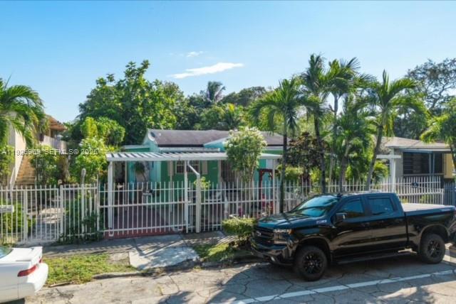   /   sq. ft. $ 2025-12-08 0 foto