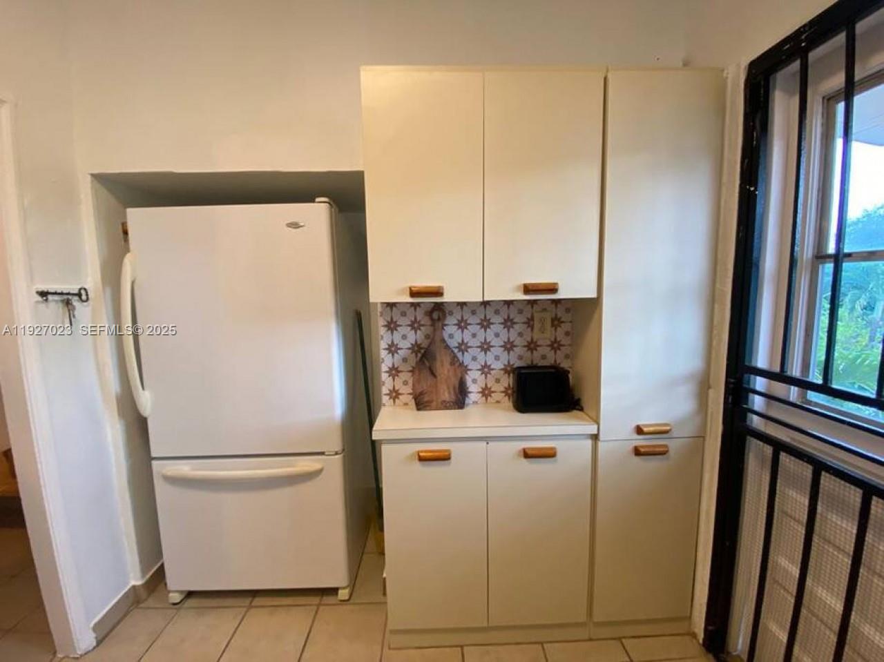   /  1960 sq. ft. $ 2025-12-10 0 Photo