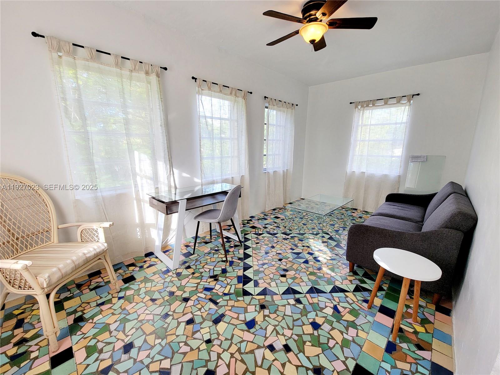   /  1960 sq. ft. $ 2025-12-10 0 Photo