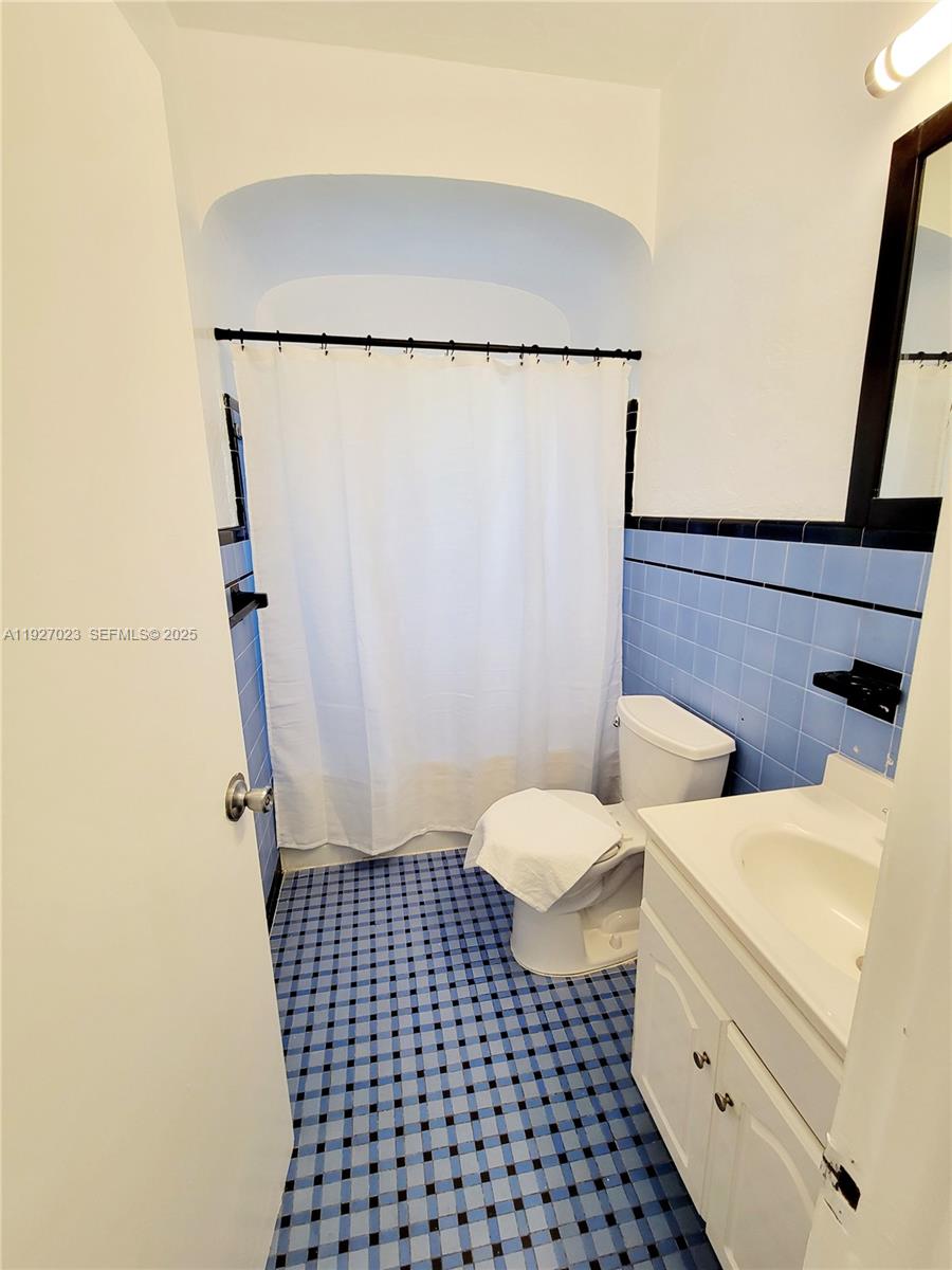   /  1960 sq. ft. $ 2025-12-10 0 Photo