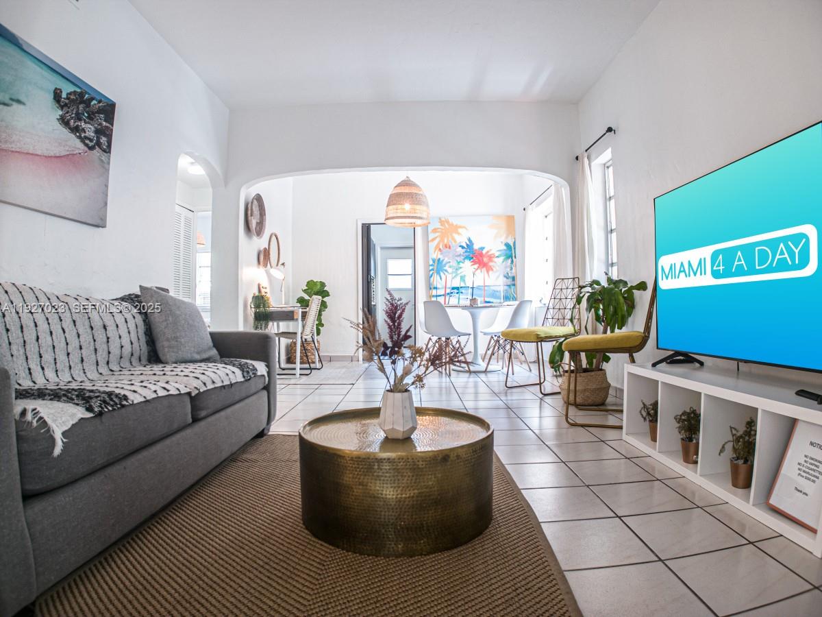   /  1960 sq. ft. $ 2025-12-10 0 Photo