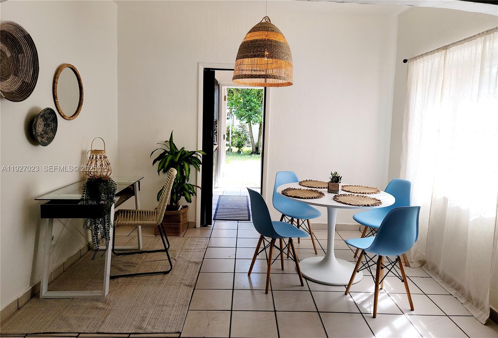   /  1960 sq. ft. $ 2025-12-10 0 Photo