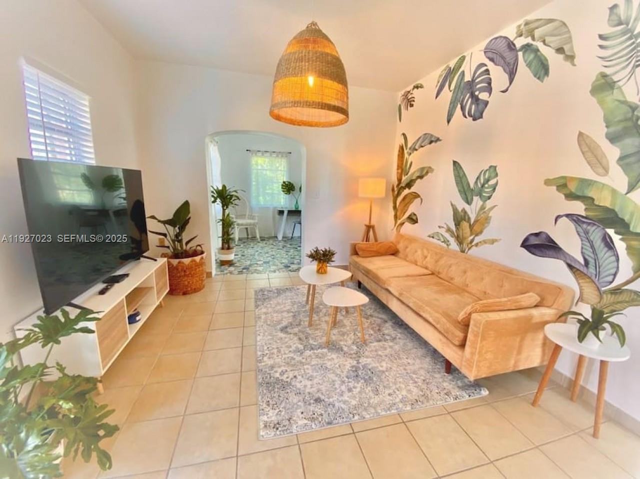   /  1960 sq. ft. $ 2025-12-10 0 Photo