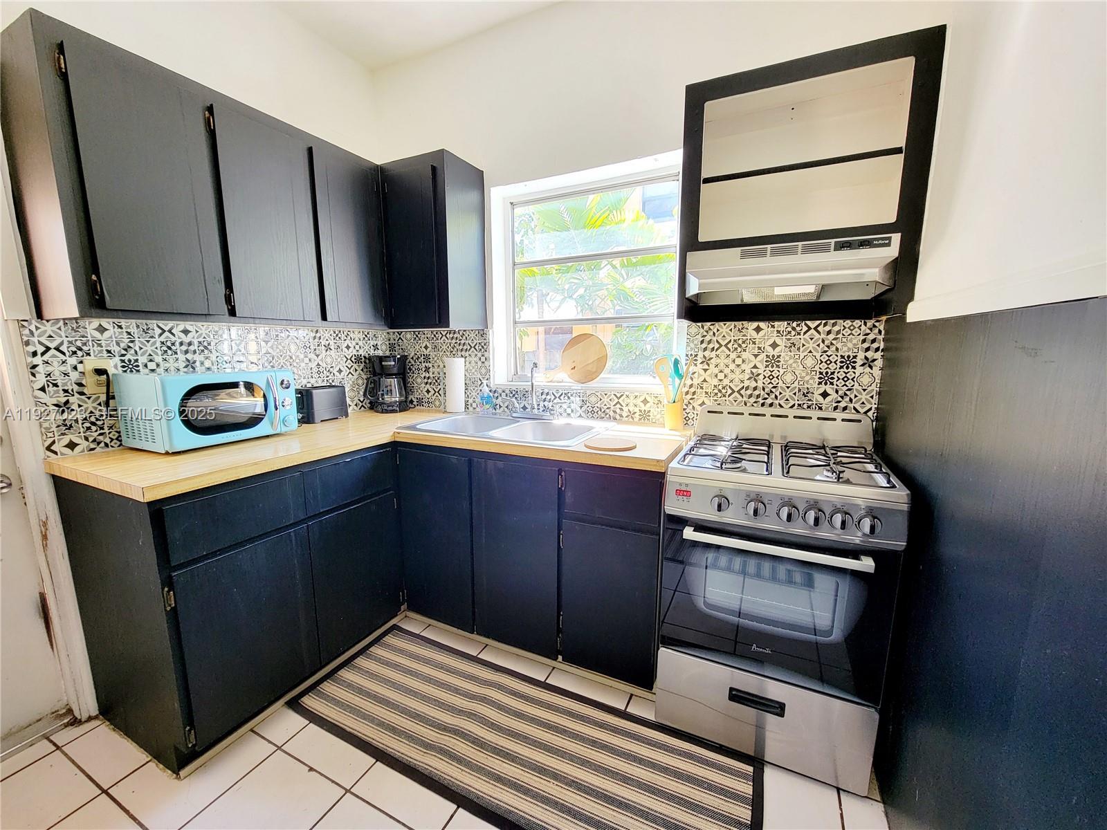   /  1960 sq. ft. $ 2025-12-10 0 Photo