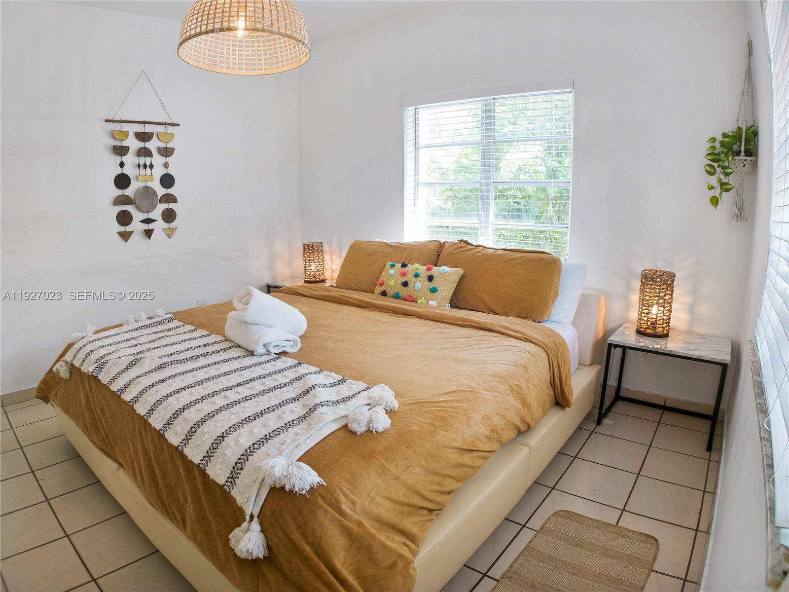   /  1960 sq. ft. $ 2025-12-10 0 Photo