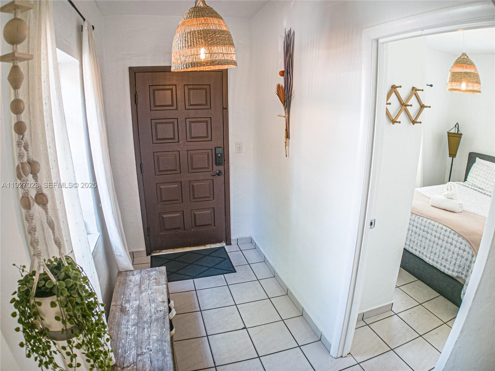   /  1960 sq. ft. $ 2025-12-10 0 Photo