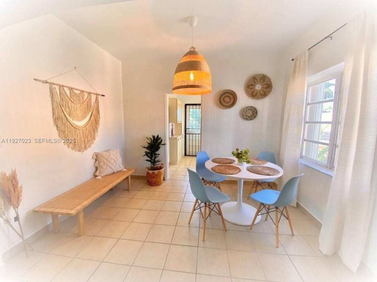   /  1960 sq. ft. $ 2025-12-10 0 Photo