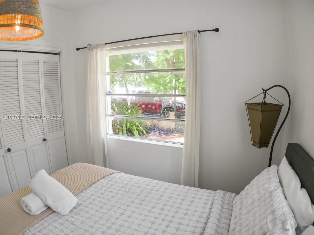   /  1960 sq. ft. $ 2025-12-10 0 Photo