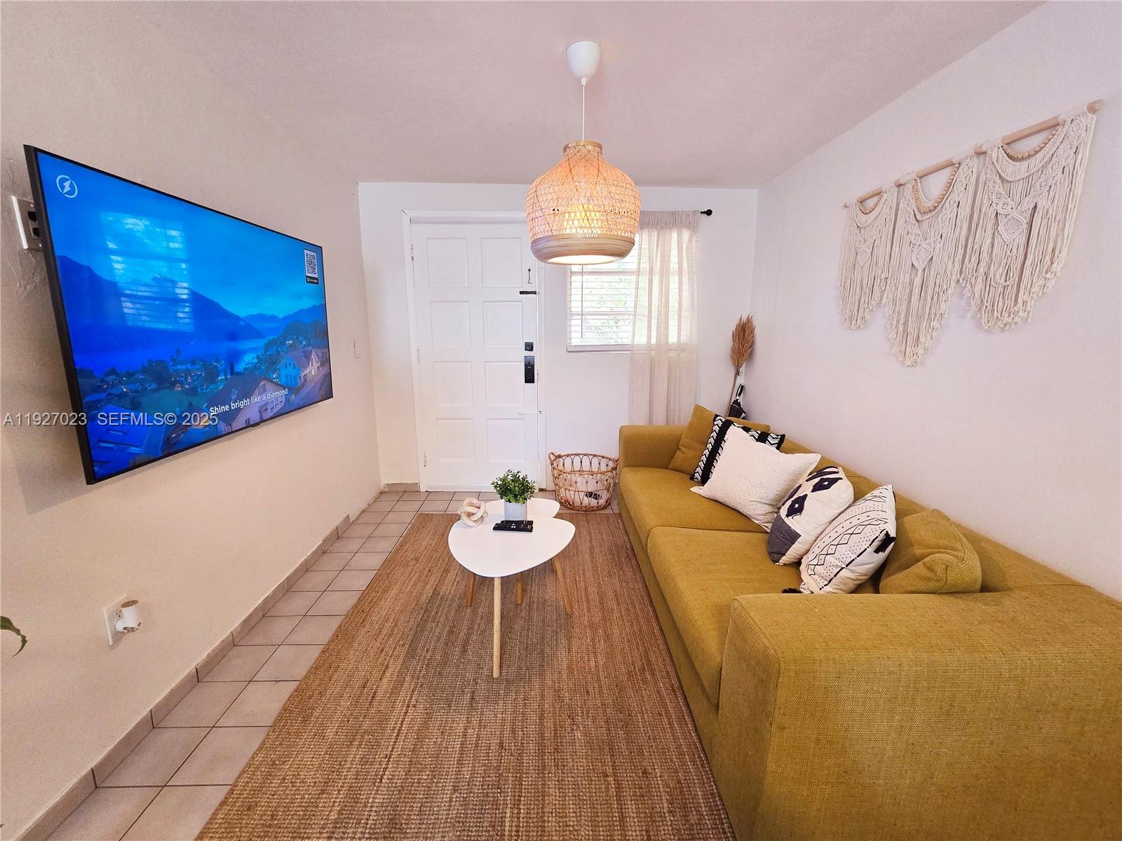   /  1960 sq. ft. $ 2025-12-10 0 Photo