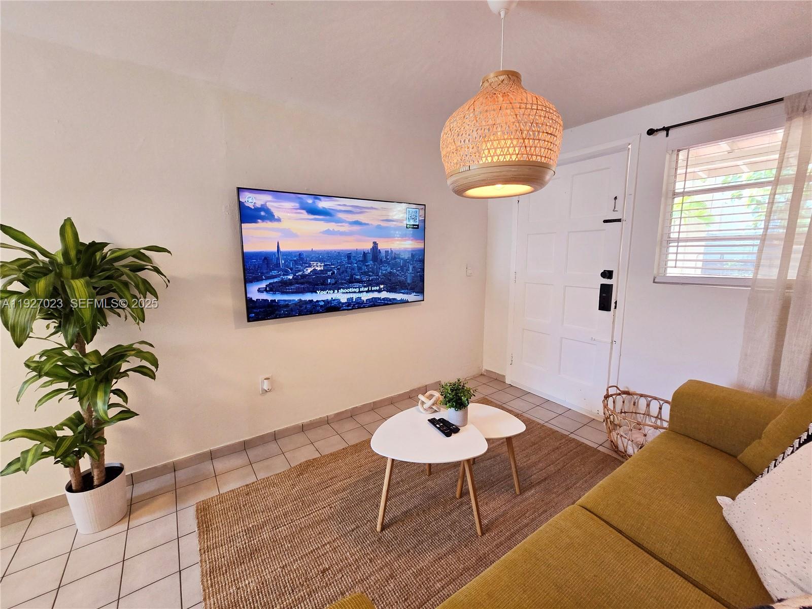   /  1960 sq. ft. $ 2025-12-10 0 Photo