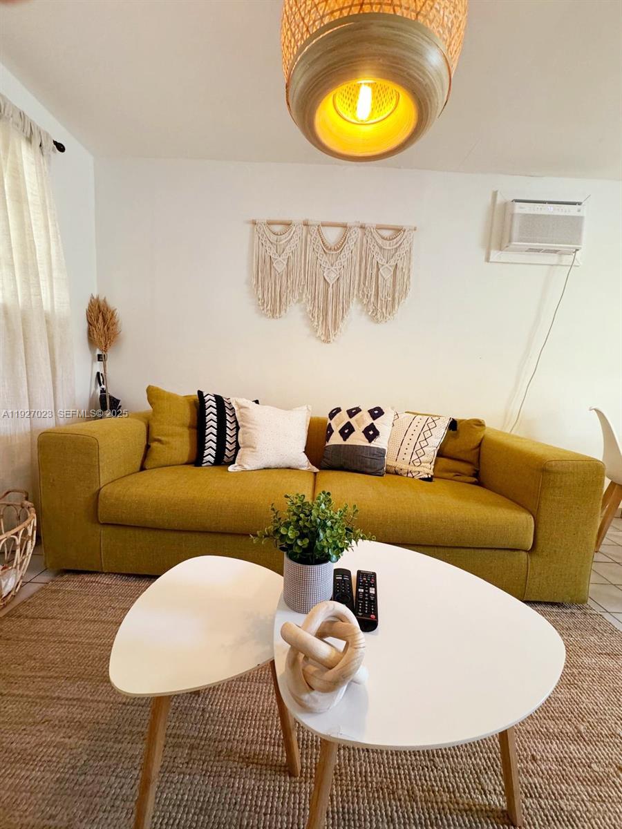   /  1960 sq. ft. $ 2025-12-10 0 Photo