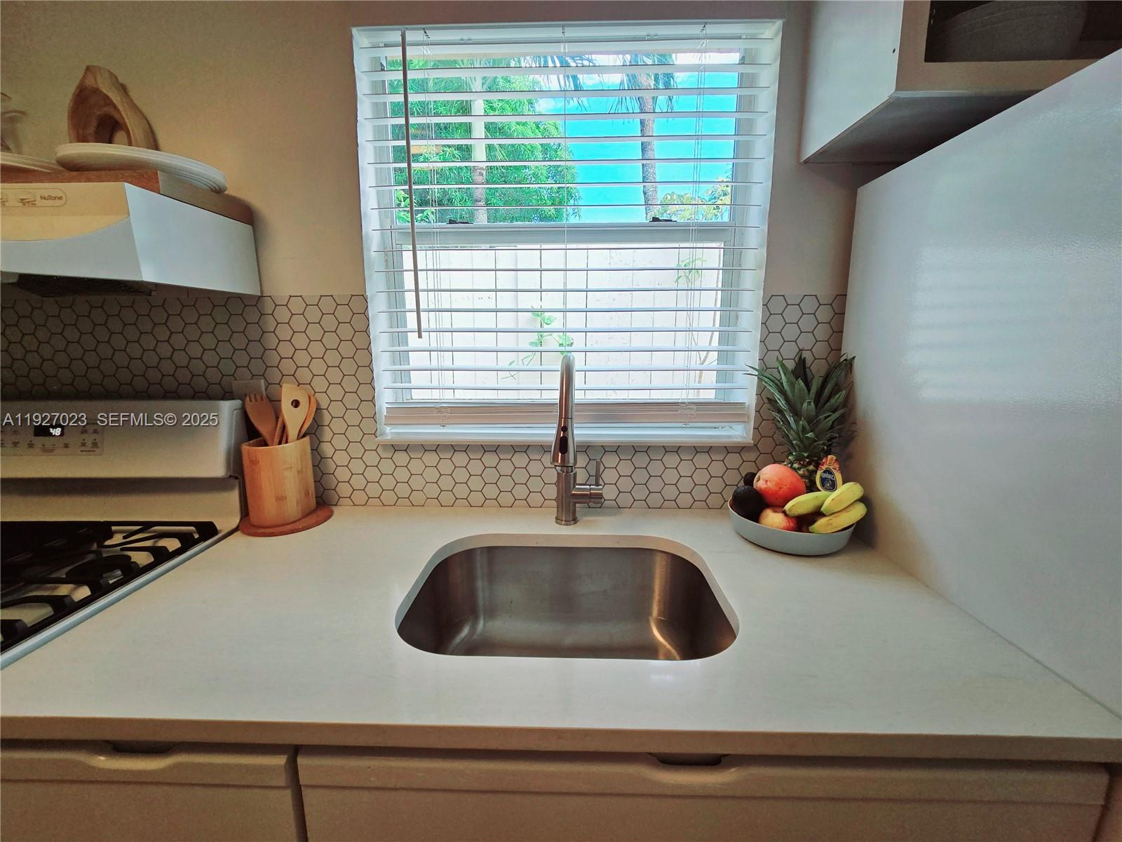   /  1960 sq. ft. $ 2025-12-10 0 Photo