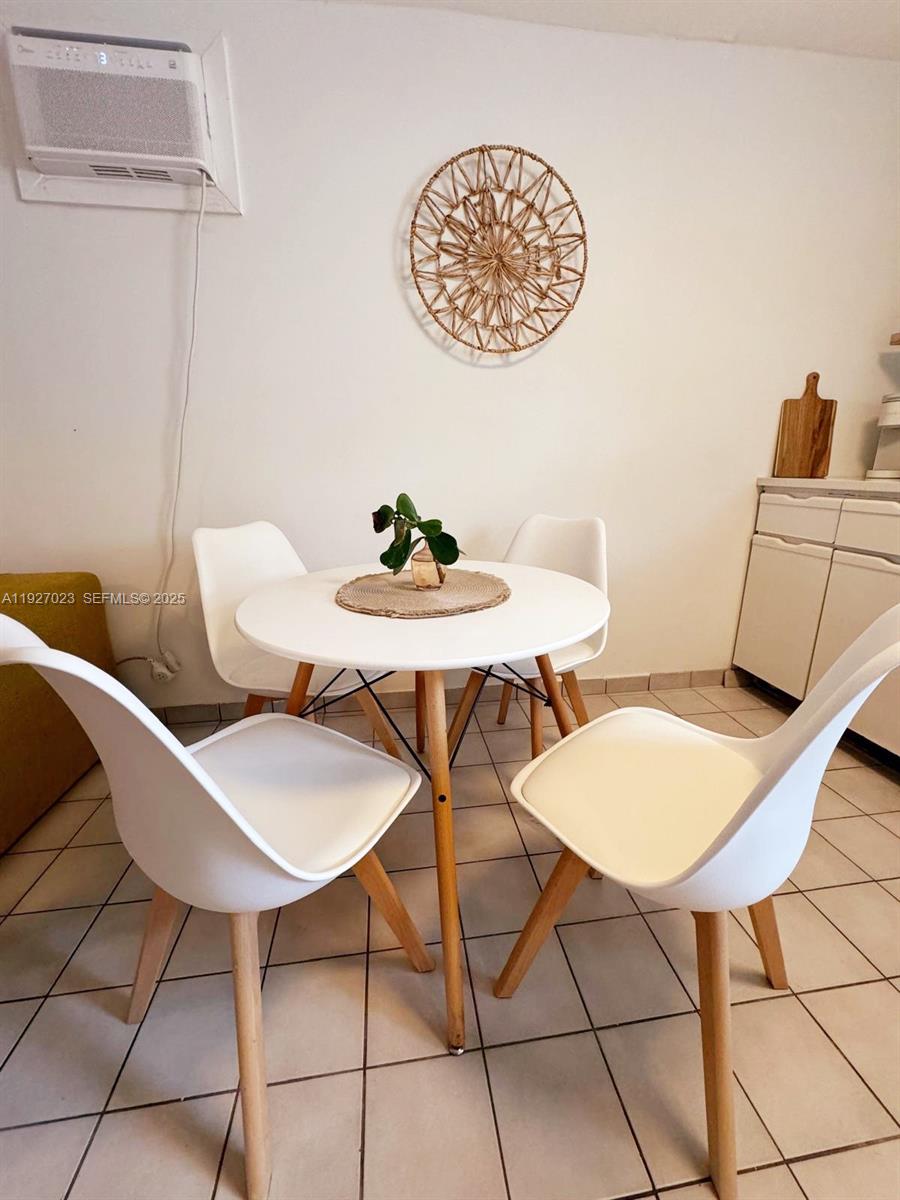   /  1960 sq. ft. $ 2025-12-10 0 Photo