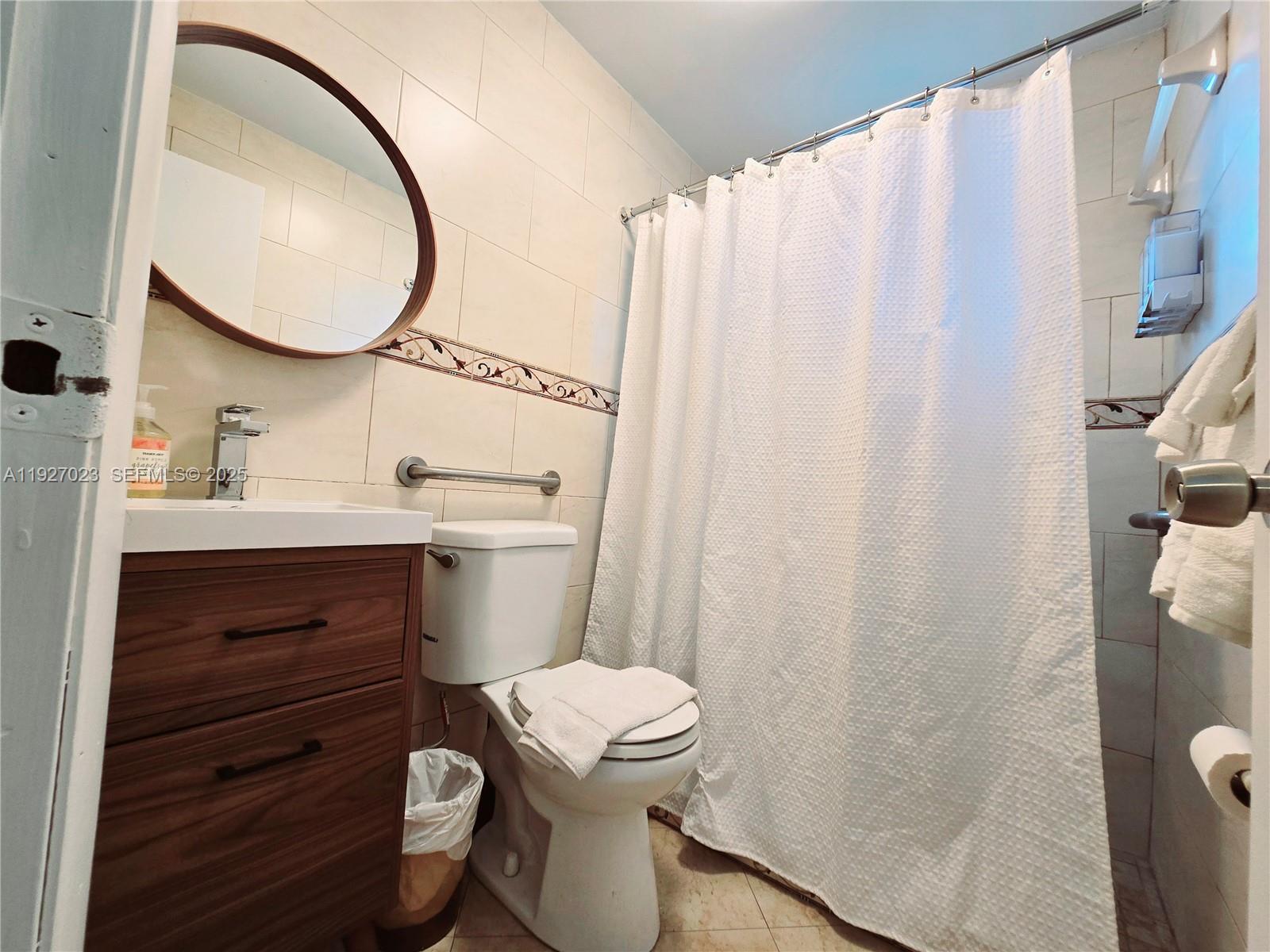   /  1960 sq. ft. $ 2025-12-10 0 Photo