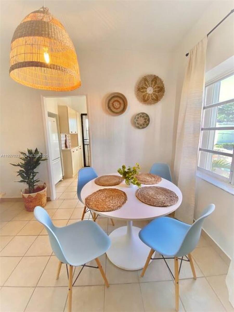   /  1960 sq. ft. $ 2025-12-10 0 Photo