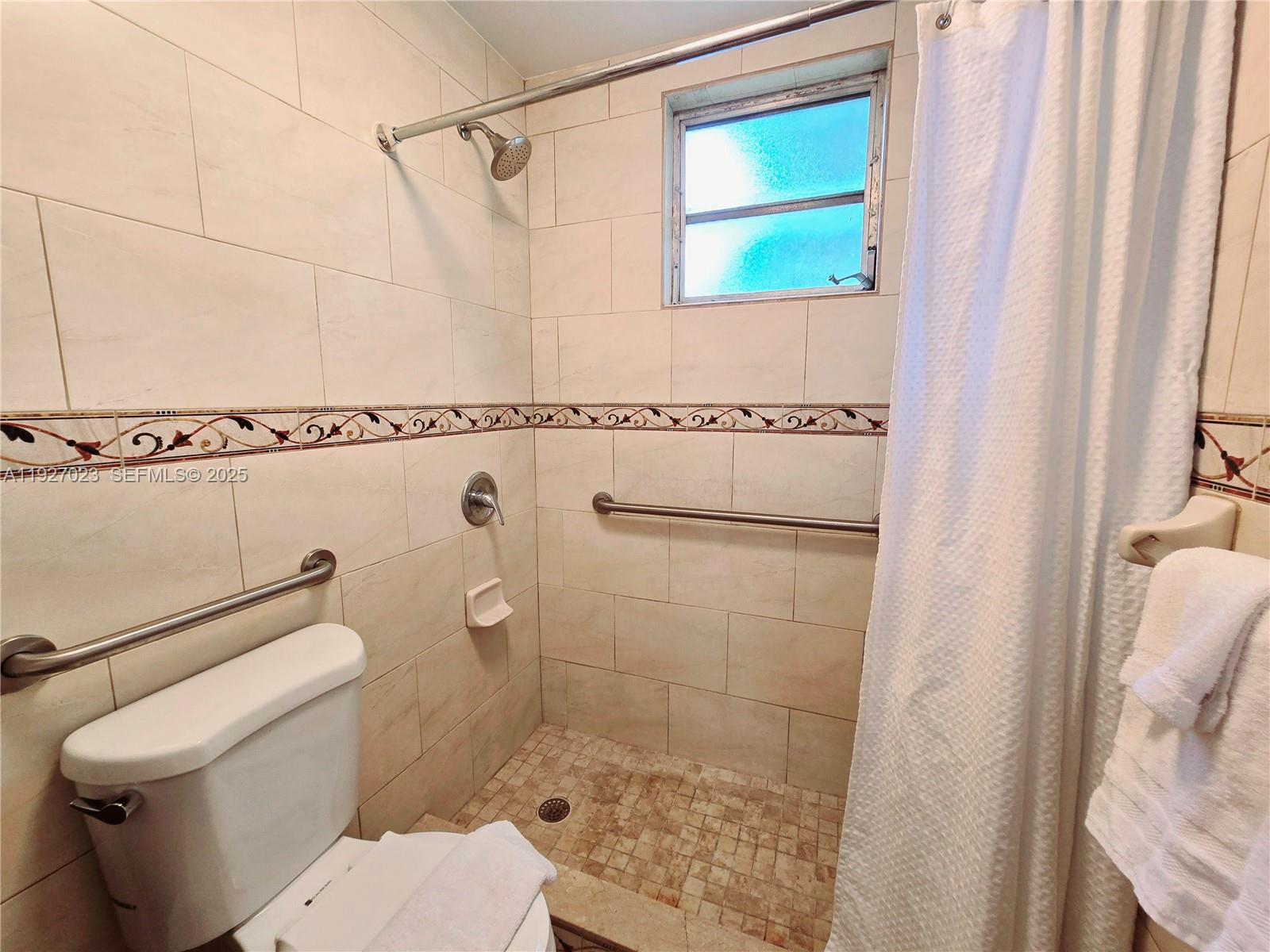   /  1960 sq. ft. $ 2025-12-10 0 Photo