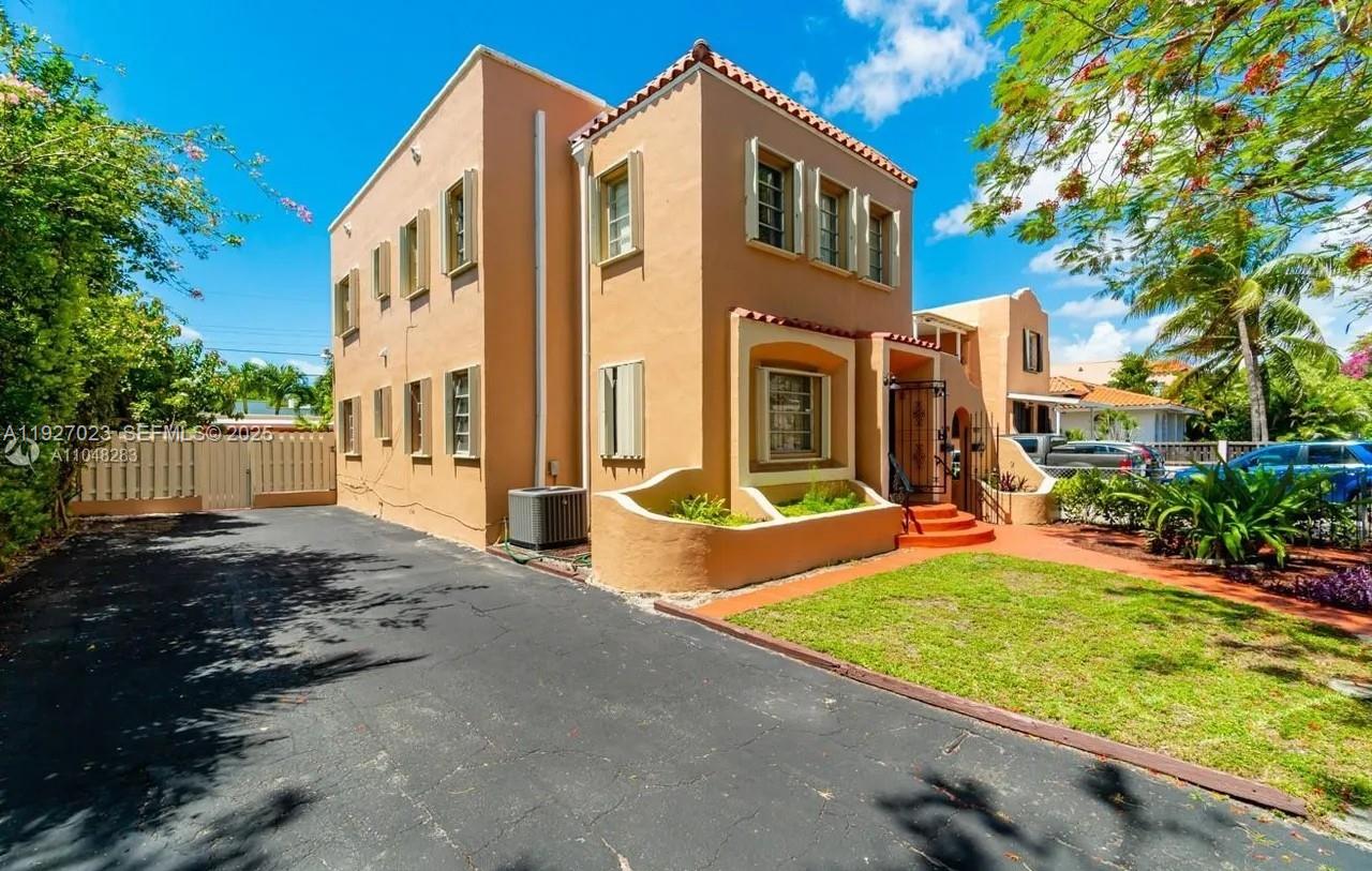   /  1960 sq. ft. $ 2025-12-10 0 Photo